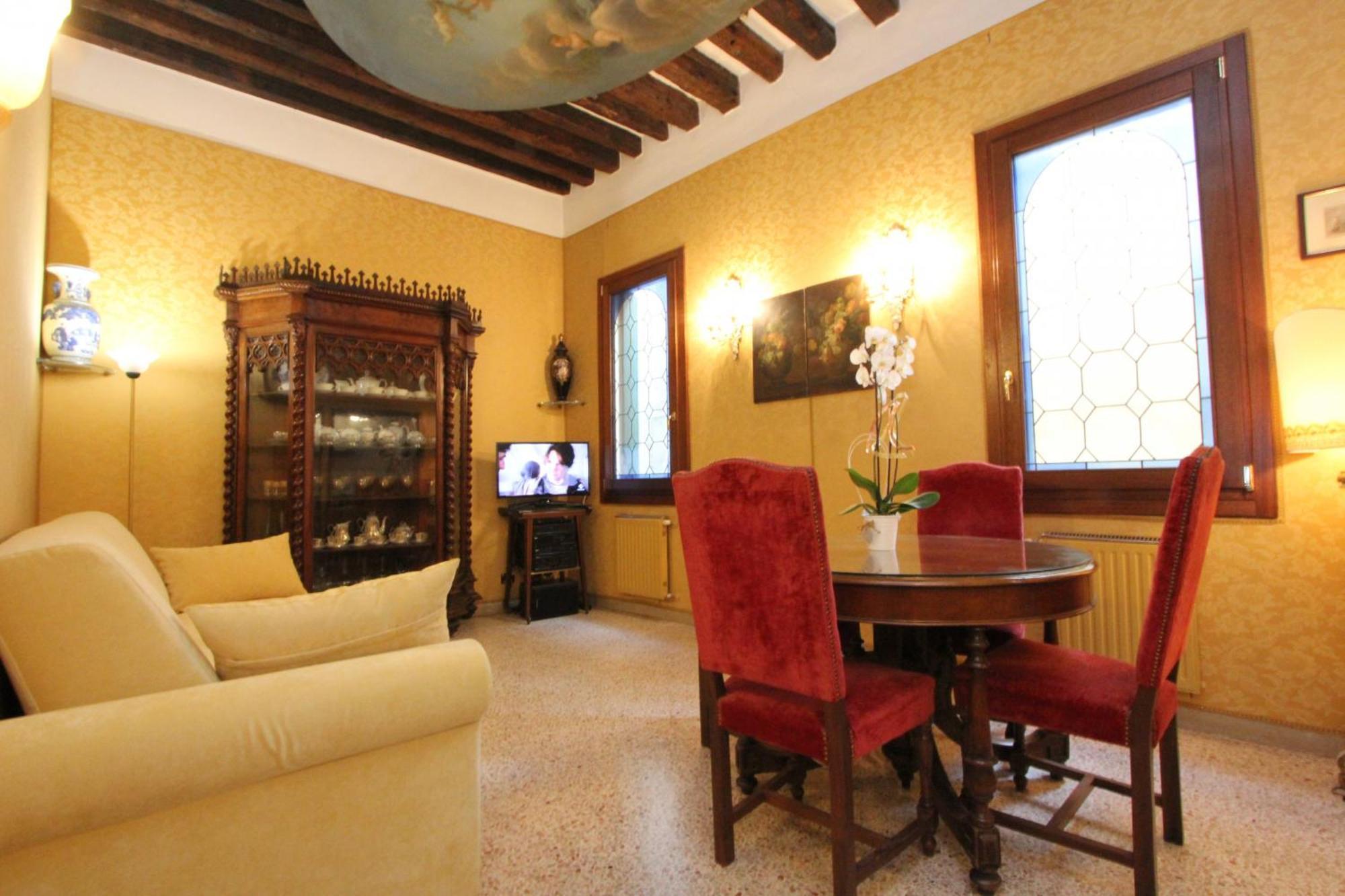 Rialto Market Apartment Venice